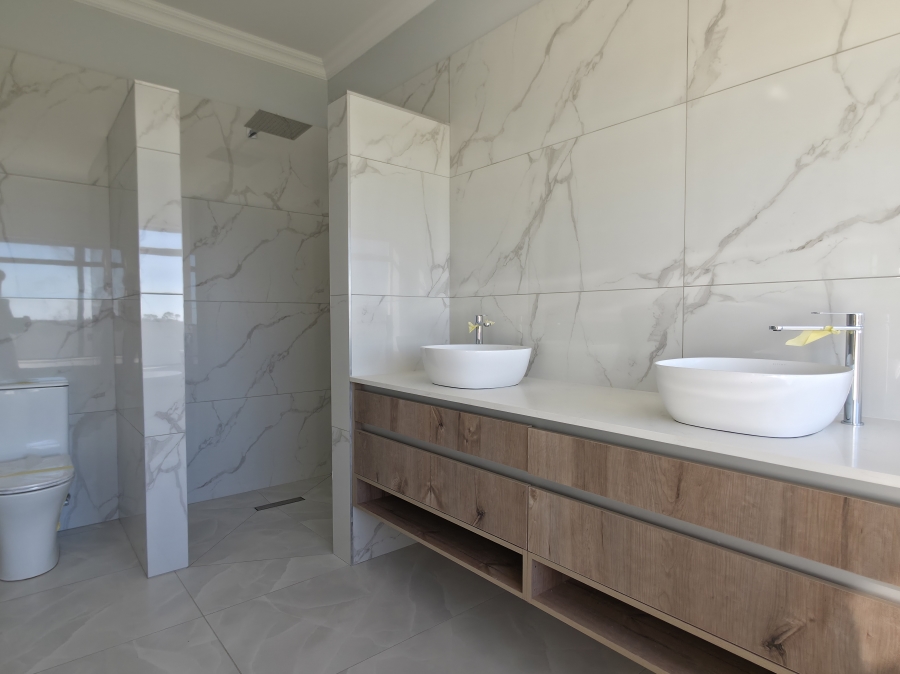 4 Bedroom Property for Sale in Fountains Estate Eastern Cape